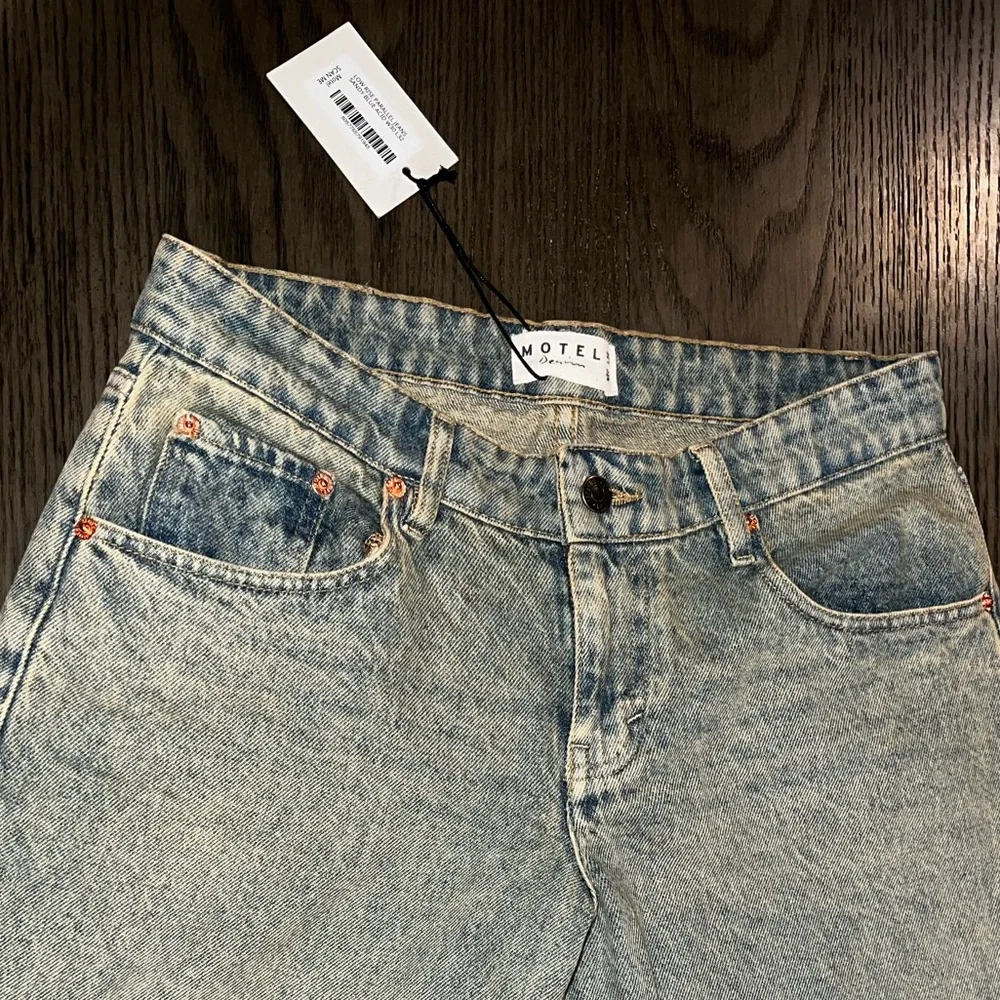 Low Rise Parallel Jeans In Sandy Blue Acid - Picture 9 of 9
